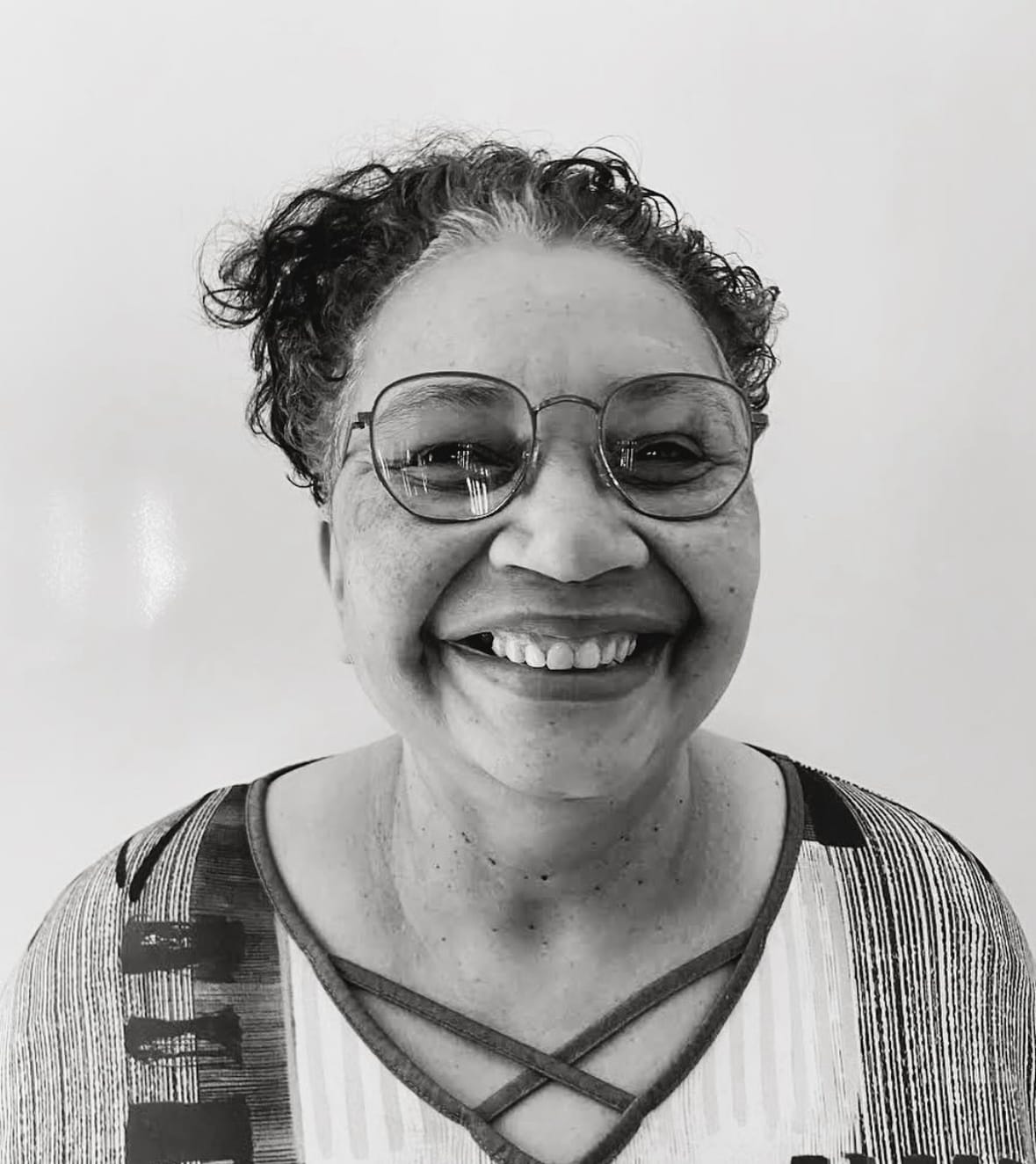 S2.E34 - Paula was the only black member of her family, after her first boyfriend she realized she was gay. How she has battled and overcome her trials